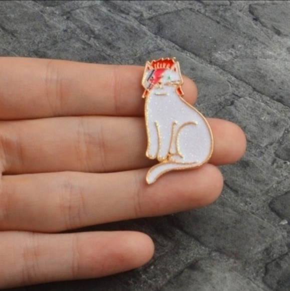 David Bowie Ziggy Stardust Kitty Cat Pin Badge - Picture 3 of 5